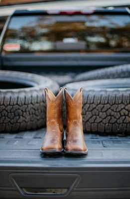 Ariat heritage roper wide square toe hotsell