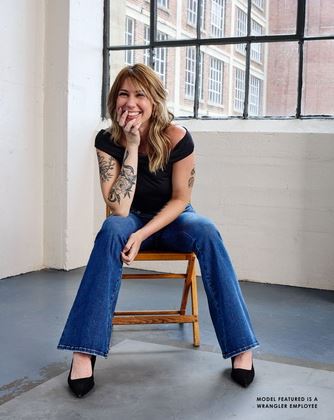 Wrangler Womens Bespoke High Rise Flare Jean 34 Leg