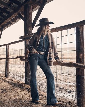 Wrangler Womens High Rise Trouser Jean 32 Leg