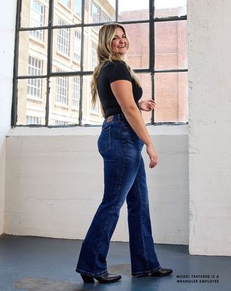 Wrangler Womens Bespoke High Rise Boot Cut Jean 34 Leg