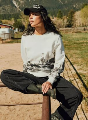 Wrangler Womens Archival Graphic Fleece Crew